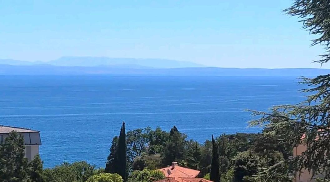 Apartment With Direct Sea View, Free Parking And Close To Beaches And Promenade Lovran Exterior foto
