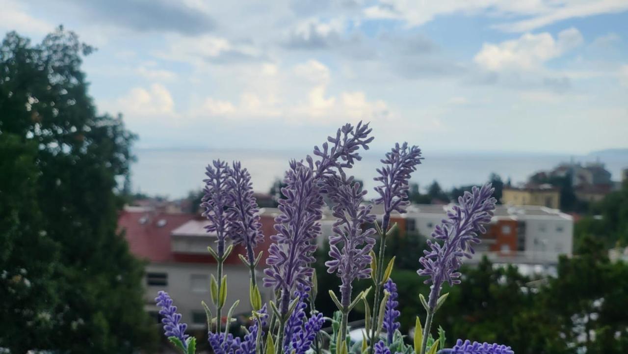 Apartment With Direct Sea View, Free Parking And Close To Beaches And Promenade Lovran Exterior foto