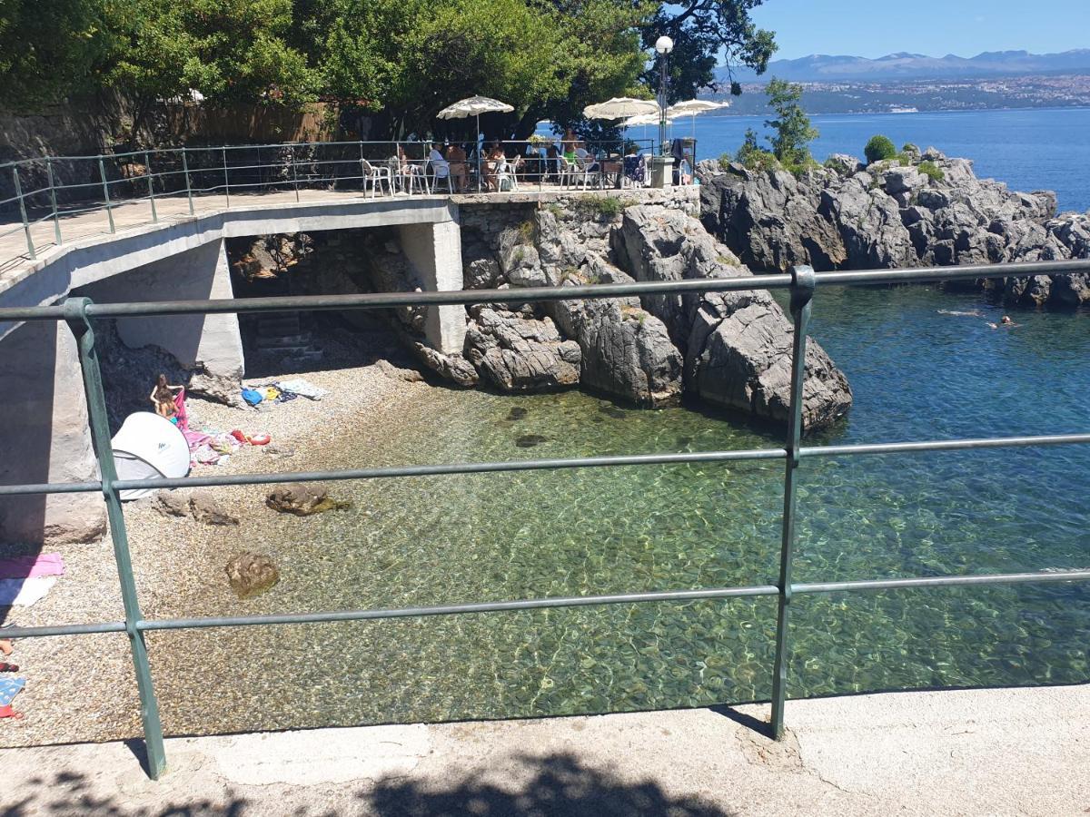 Apartment With Direct Sea View, Free Parking And Close To Beaches And Promenade Lovran Exterior foto