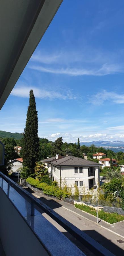 Apartment With Direct Sea View, Free Parking And Close To Beaches And Promenade Lovran Exterior foto