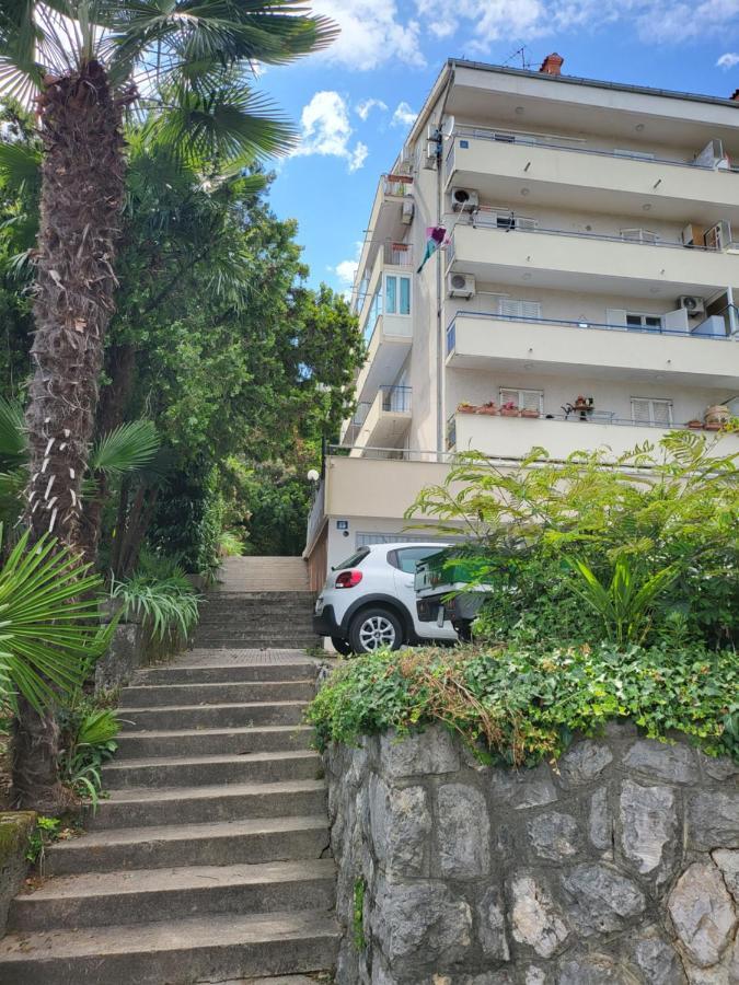 Apartment With Direct Sea View, Free Parking And Close To Beaches And Promenade Lovran Exterior foto